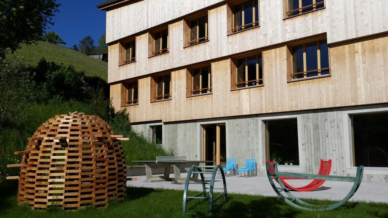 Saanen Gstaad Youth Hostel Exterior photo