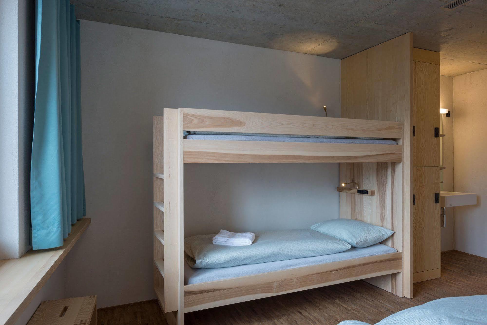 Saanen Gstaad Youth Hostel Exterior photo